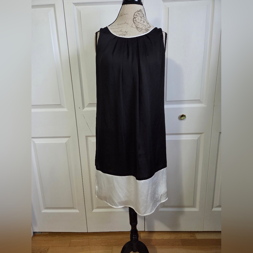 Dana Buchman Black and White Sleeveless Dress